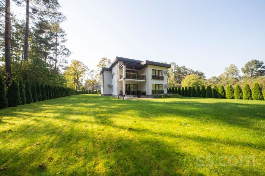 Ezeru iela 17, Jūrmala — maja