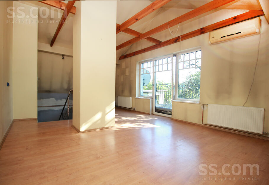 Dārzciema 17, Rīga — maja