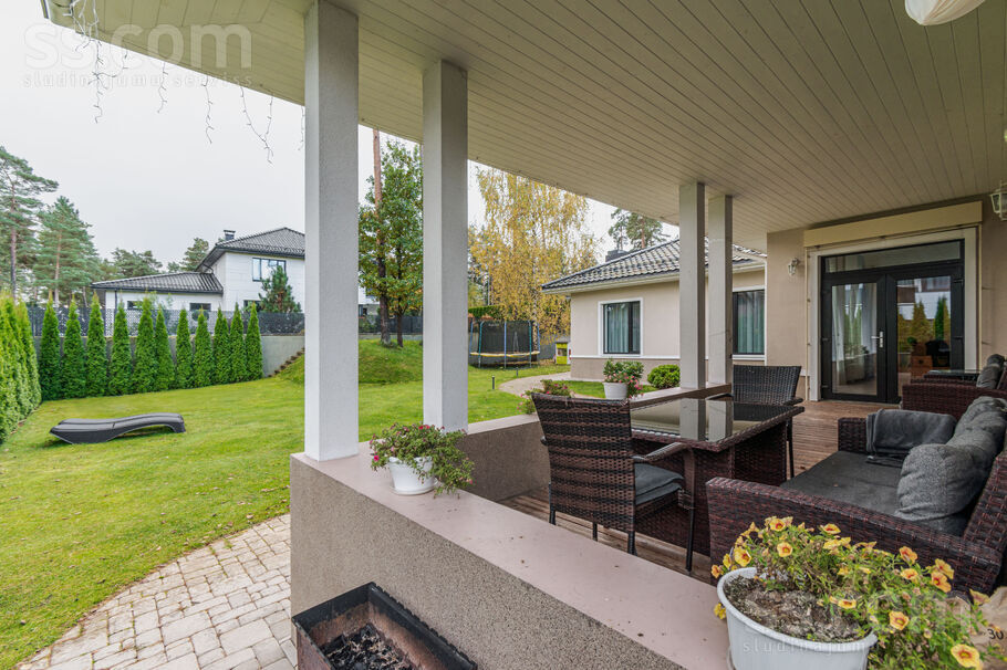 Ezerparka iela, Berģi, Rīgas rajons, Garkalnes nov. — maja