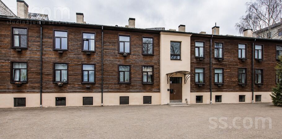 Sparģeļu 5b, Rīga — maja